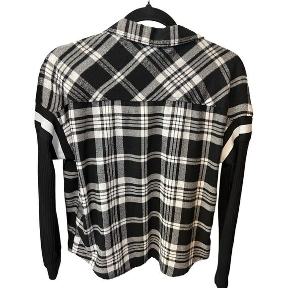 🛍️ SO Black White Plaid long sleeve button up flannel top Shirt size small - Picture 6 of 9